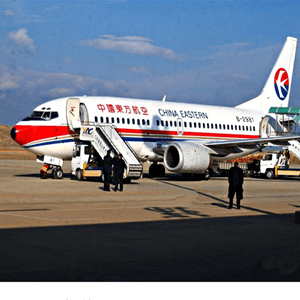 柳州白莲机场空运航空快运业稳步发展的原因是什么？